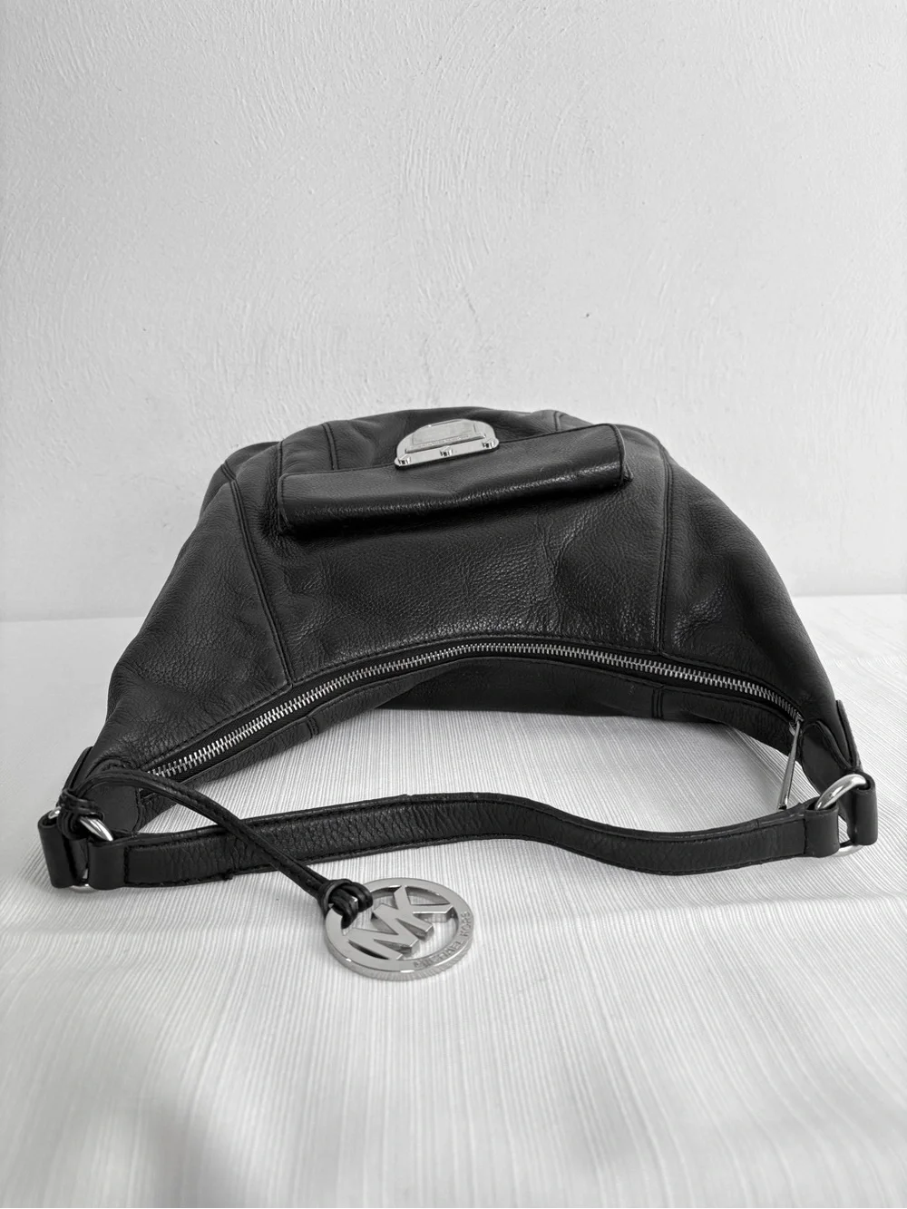 MICHAEL KORS Fulton Pebbled Leather Hobo Shoulder Bag Purse Minimalist Neutral